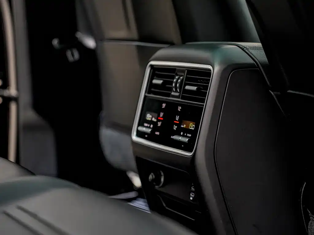 Porsche Cayenne — миниатюра 7