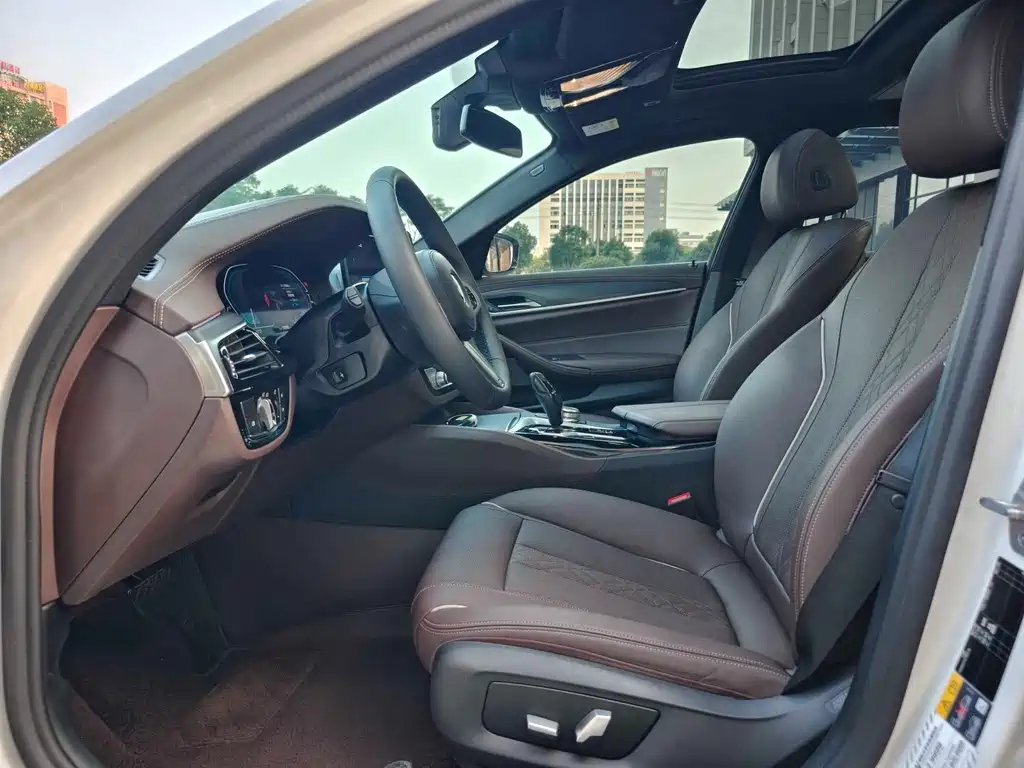BMW 5 Series New Energy — миниатюра 6