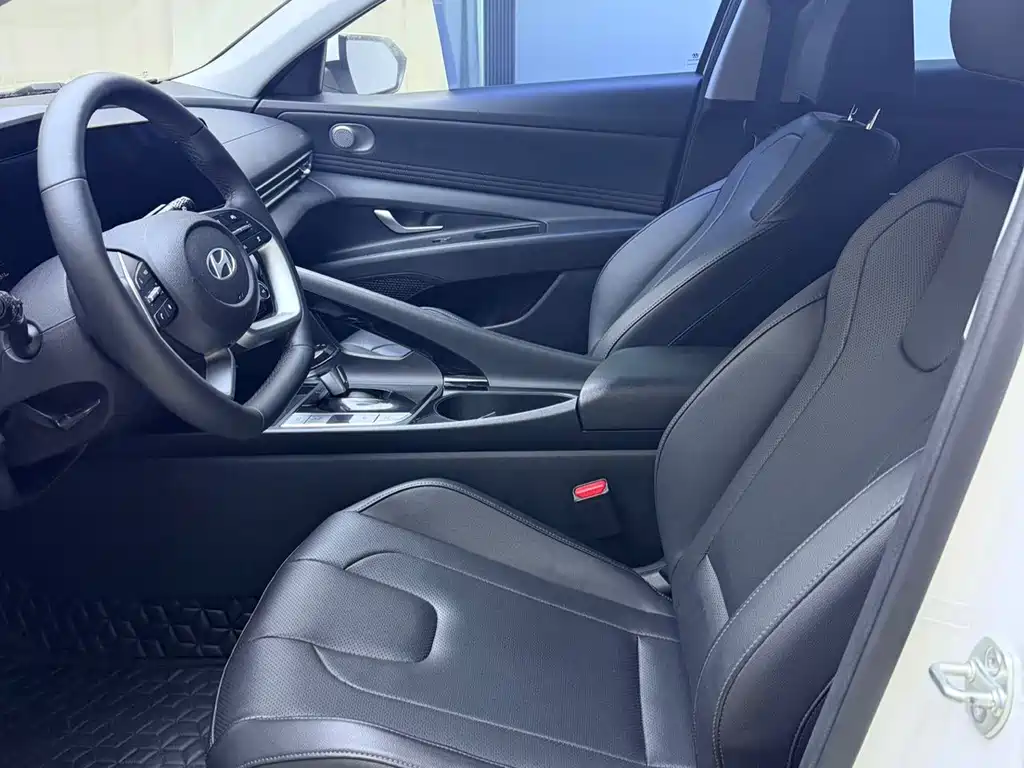 Hyundai Elantra — миниатюра 8