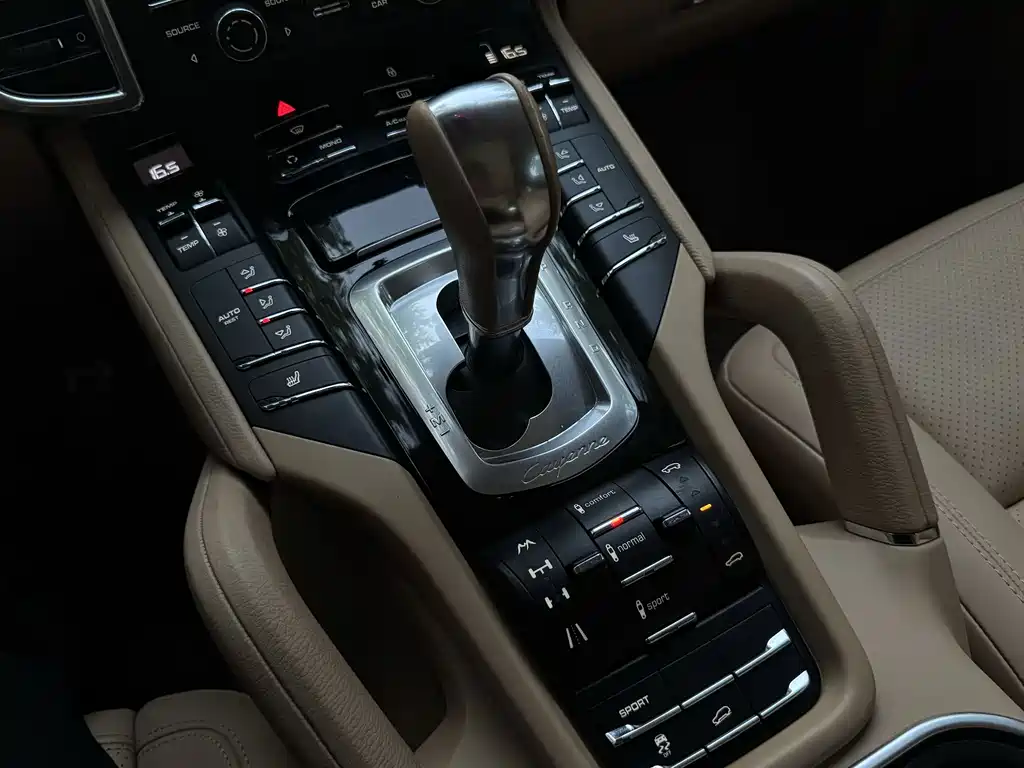 Porsche Cayenne — миниатюра 13