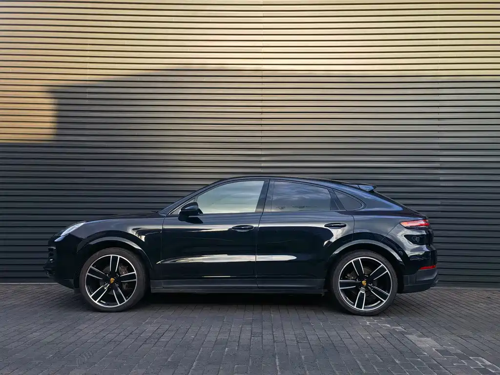 Porsche Cayenne — миниатюра 10