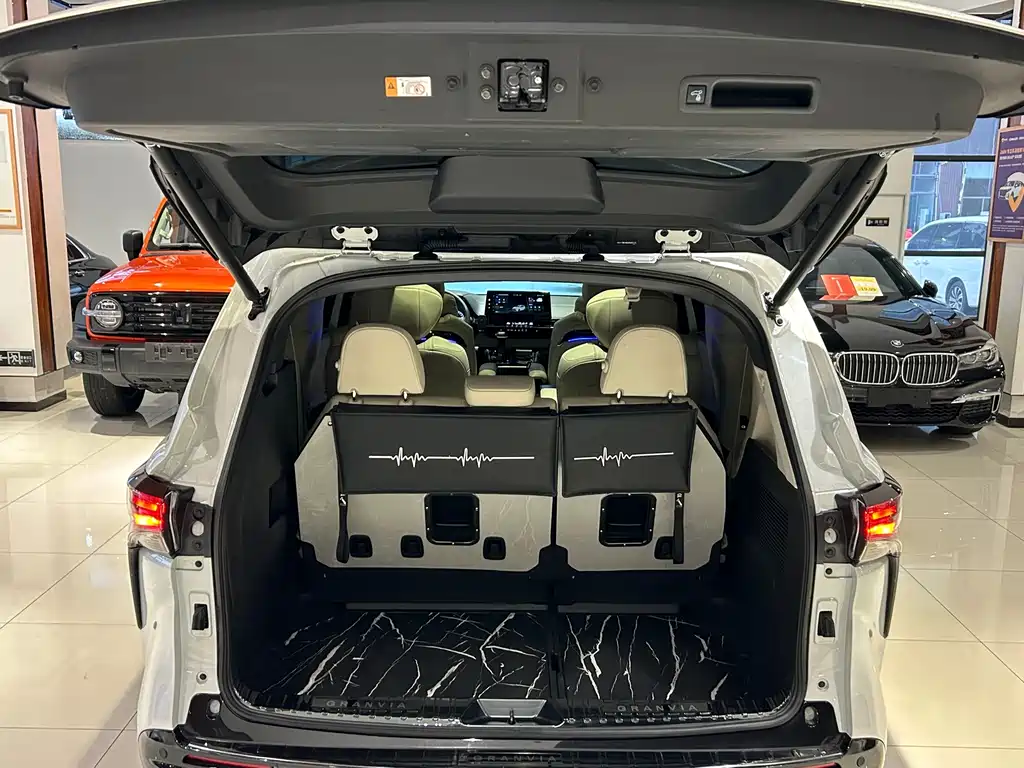 Toyota Granvia — миниатюра 27
