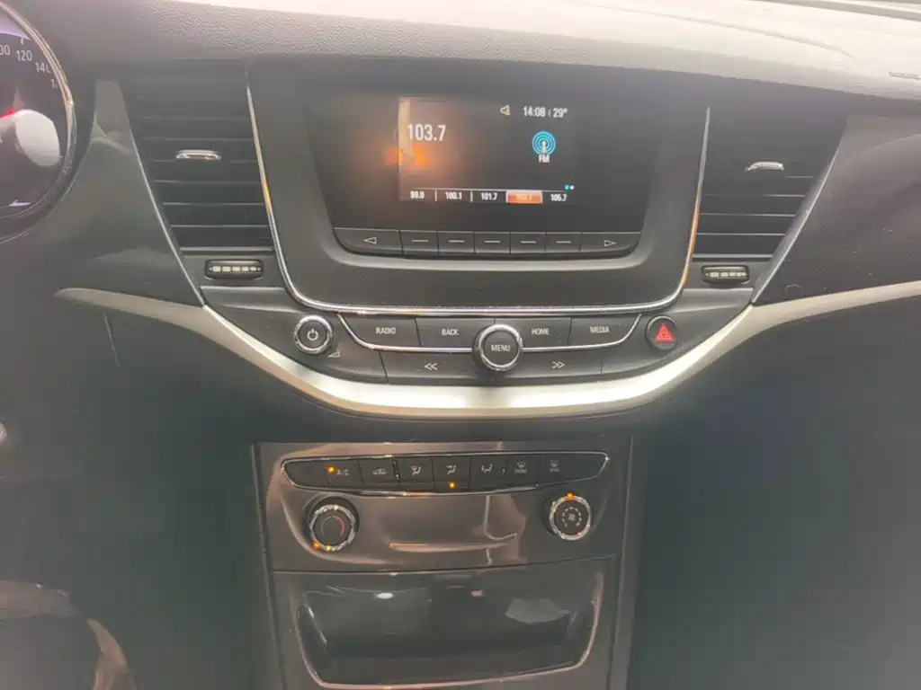 Buick Verano — миниатюра 18