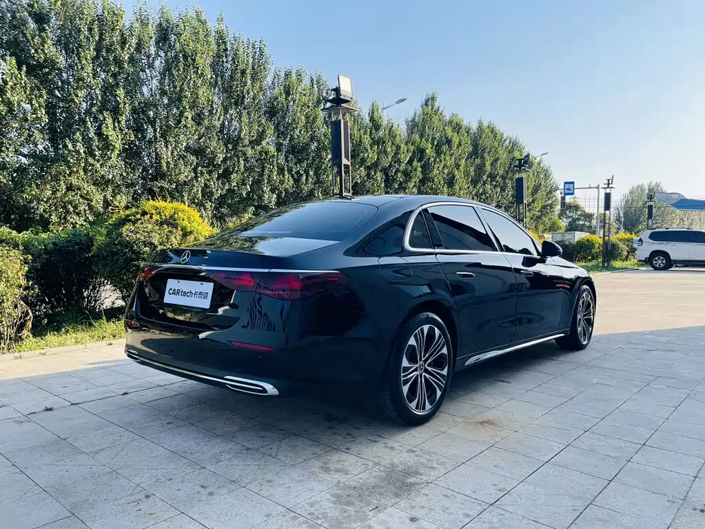 Mercedes-Benz E-Class — миниатюра 5