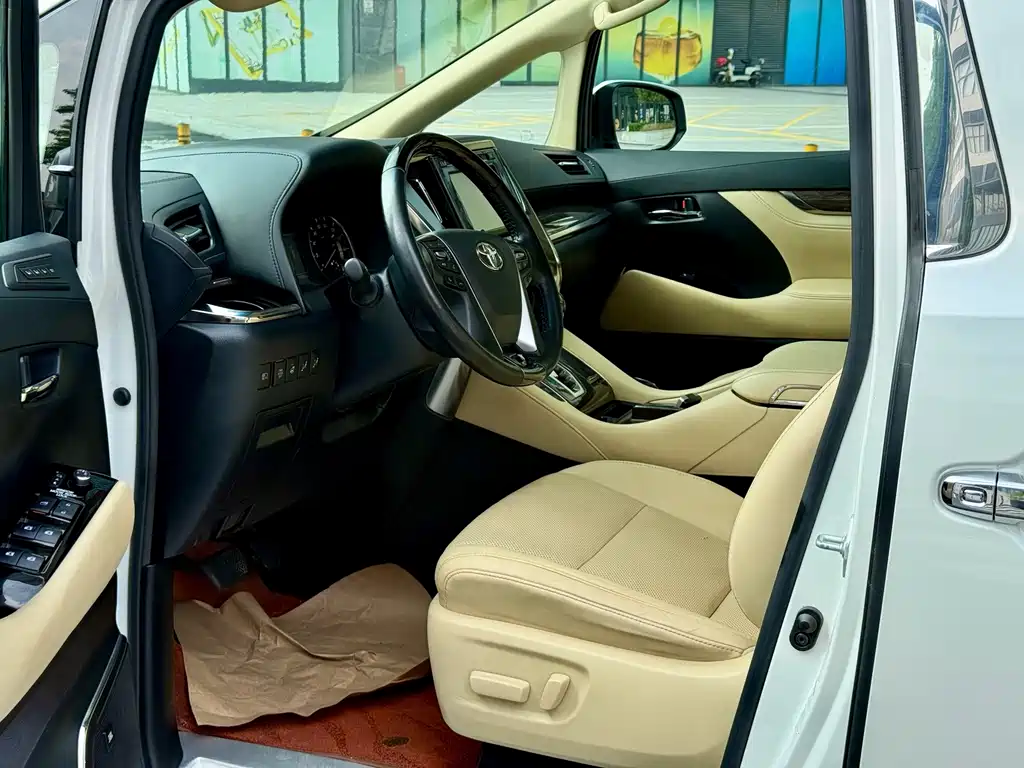 Toyota Alphard — миниатюра 4