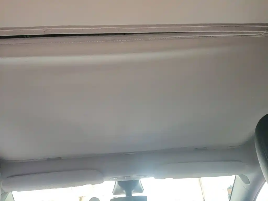 Tesla Model Y — миниатюра 18