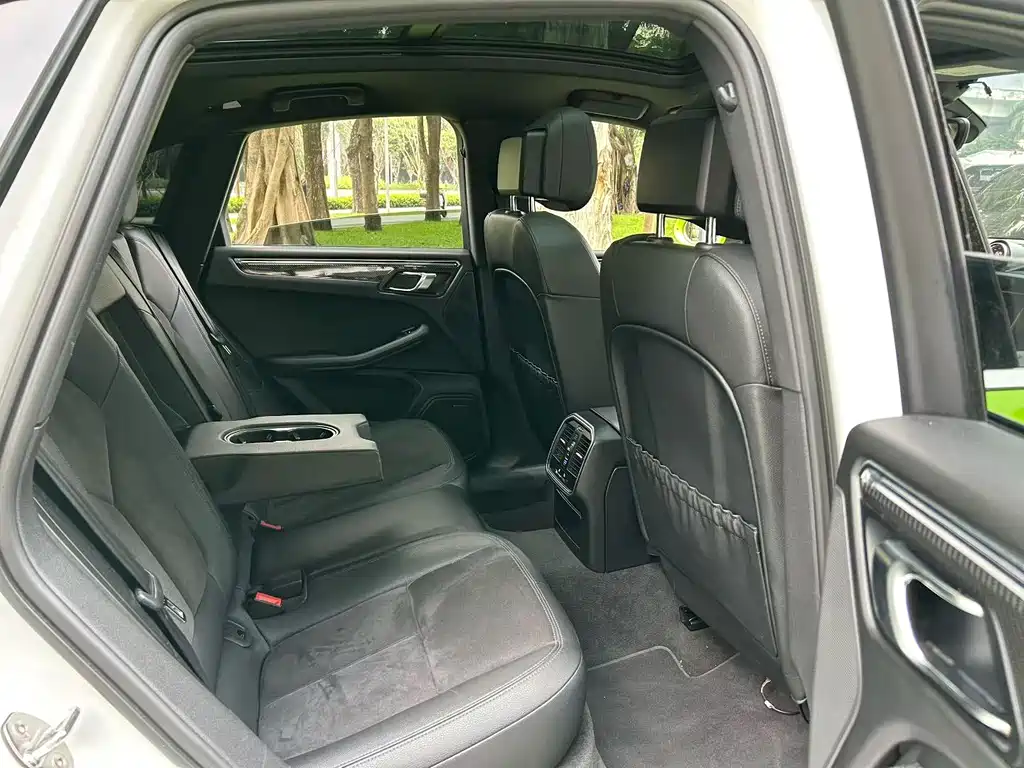 Porsche Macan — миниатюра 5