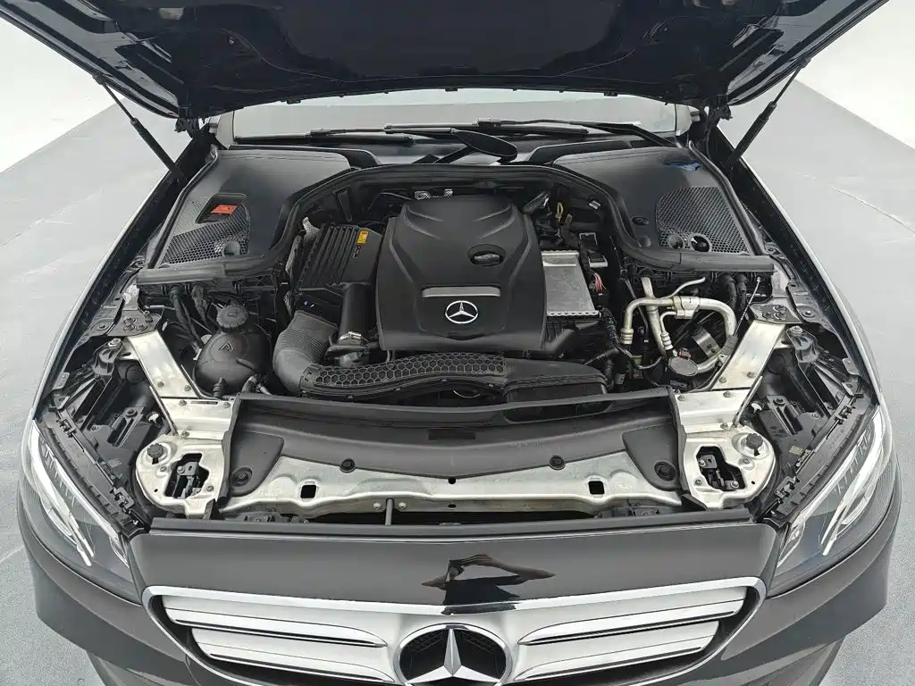 Mercedes-Benz E-Class — миниатюра 20