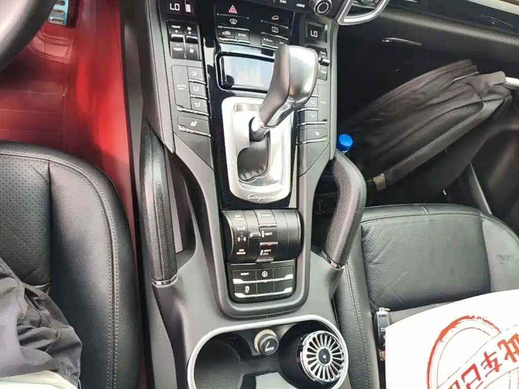 Porsche Cayenne — миниатюра 14