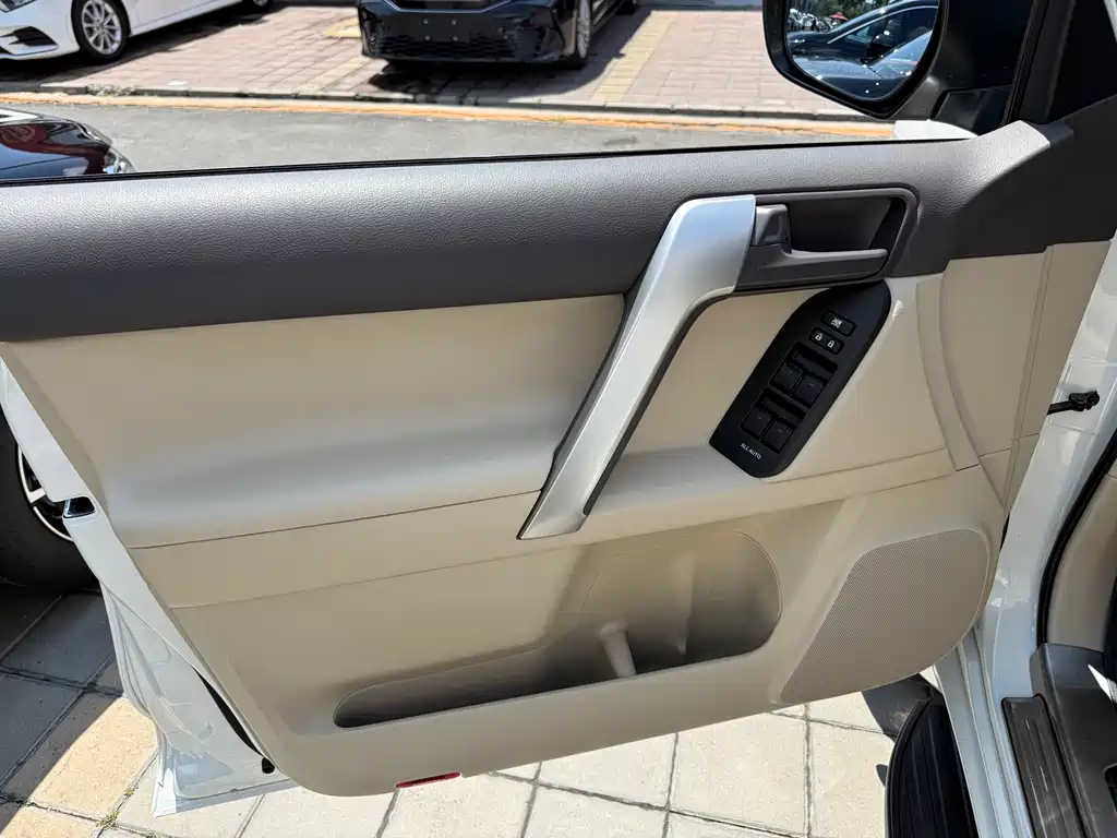 Toyota Land Cruiser Prado 2024 4.0L AT