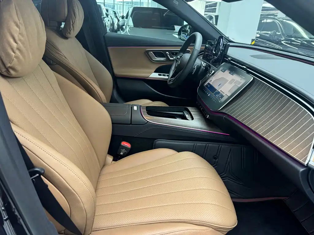 Mercedes-Benz E-Class — миниатюра 11