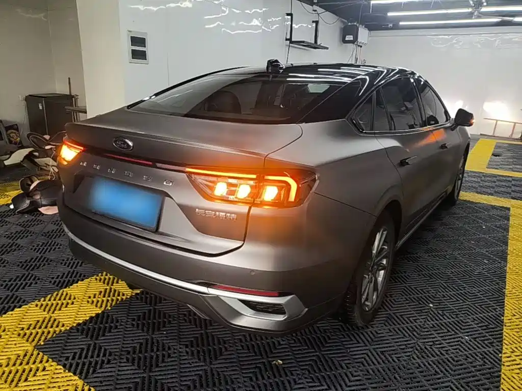 Ford Mondeo — миниатюра 7