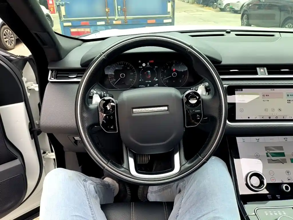 Land Rover Velar — миниатюра 11