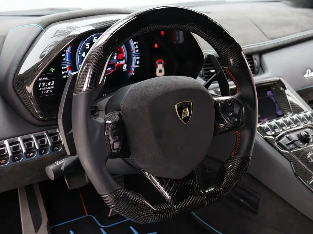 Lamborghini Aventador — миниатюра 7