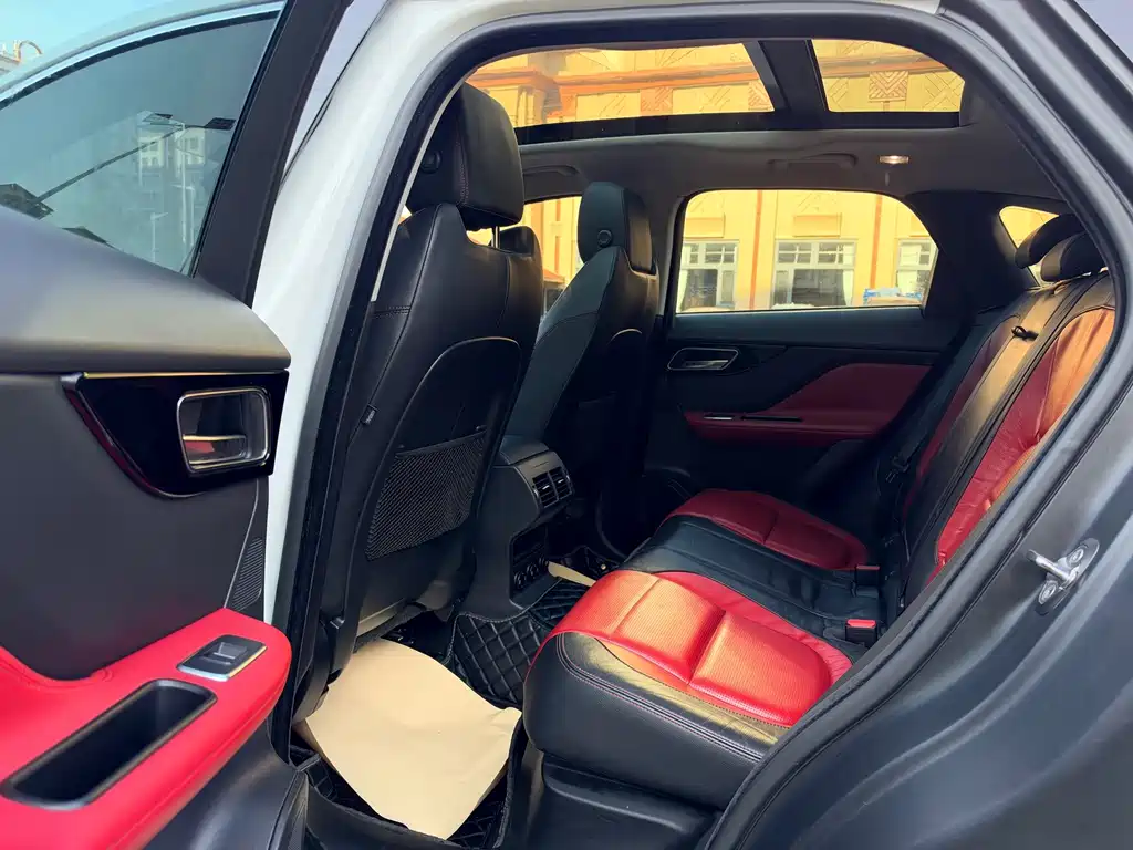 Jaguar F-PACE — миниатюра 12