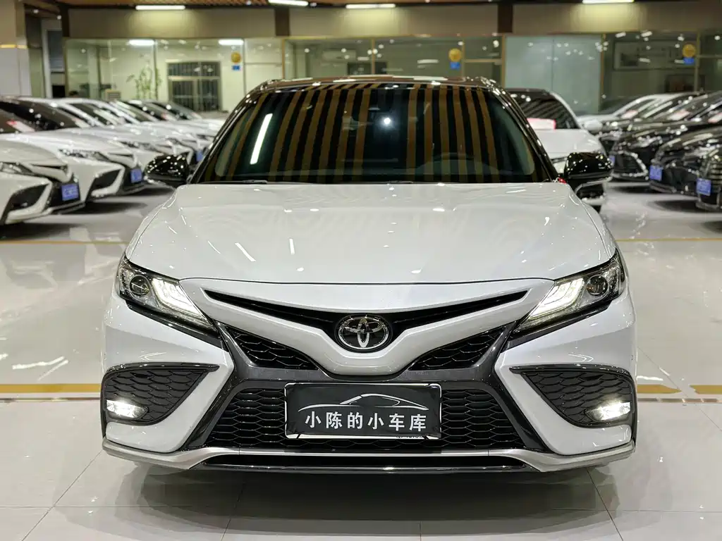 Toyota Camry — миниатюра 2