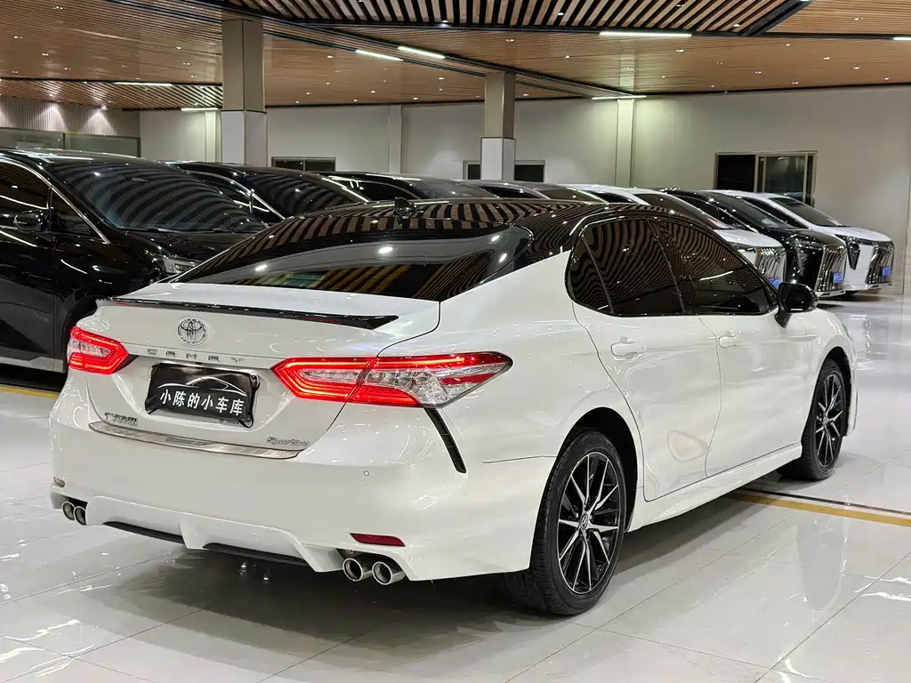 Toyota Camry — миниатюра 7
