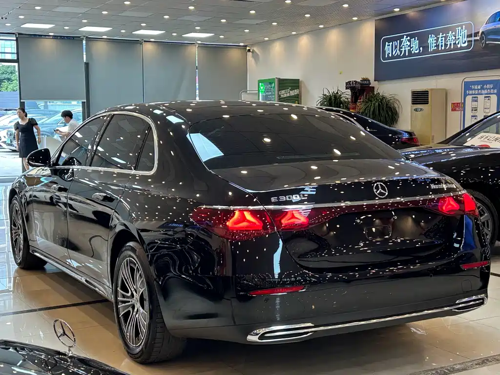 Mercedes-Benz E-Class — миниатюра 14
