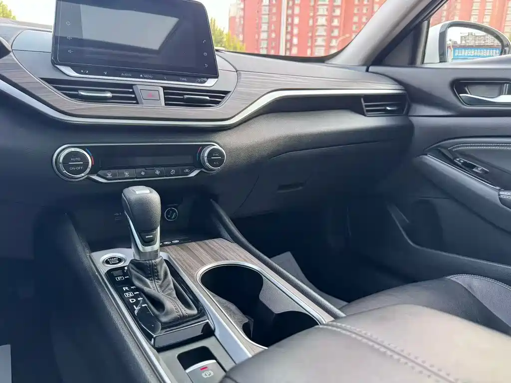 Nissan Teana — миниатюра 7
