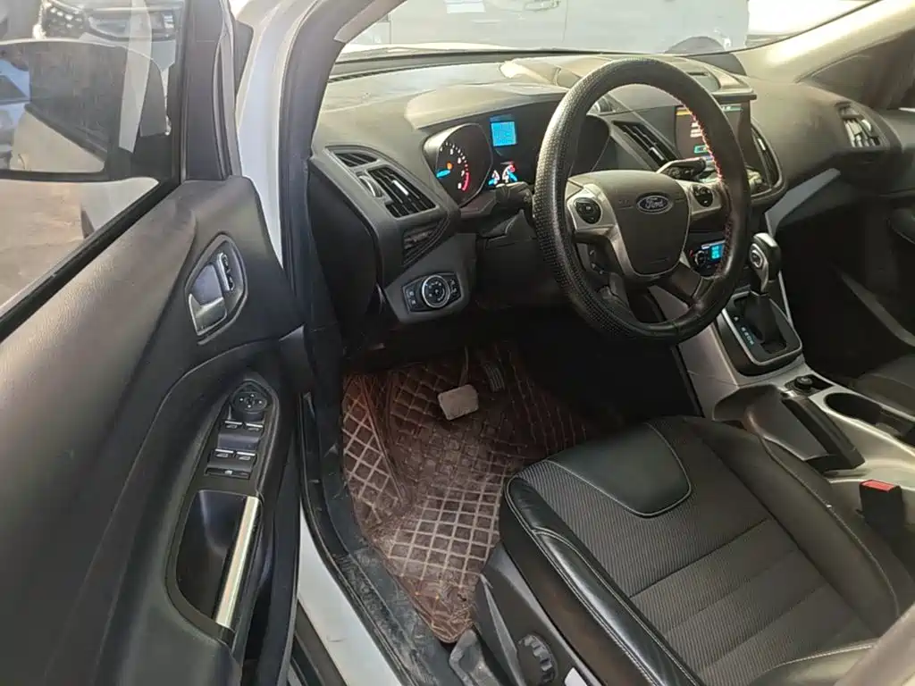 Ford Kuga — миниатюра 16