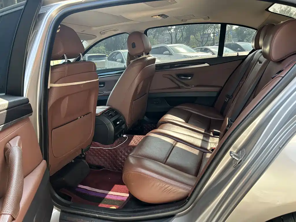 BMW 5 Series — миниатюра 6