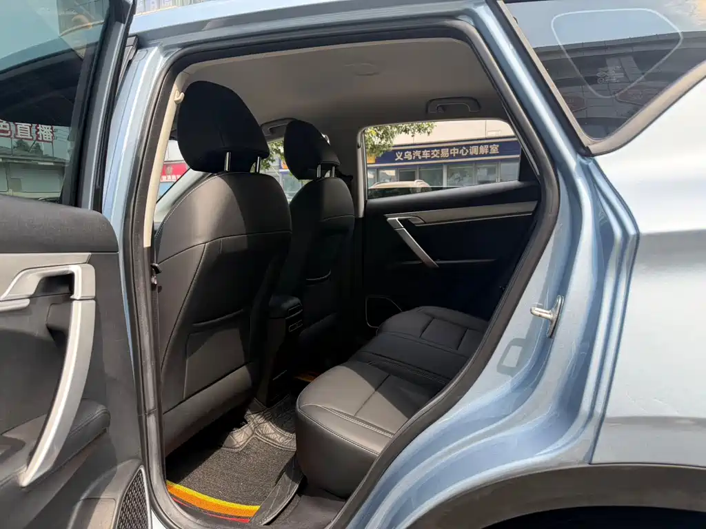 Geely Binyue — миниатюра 10