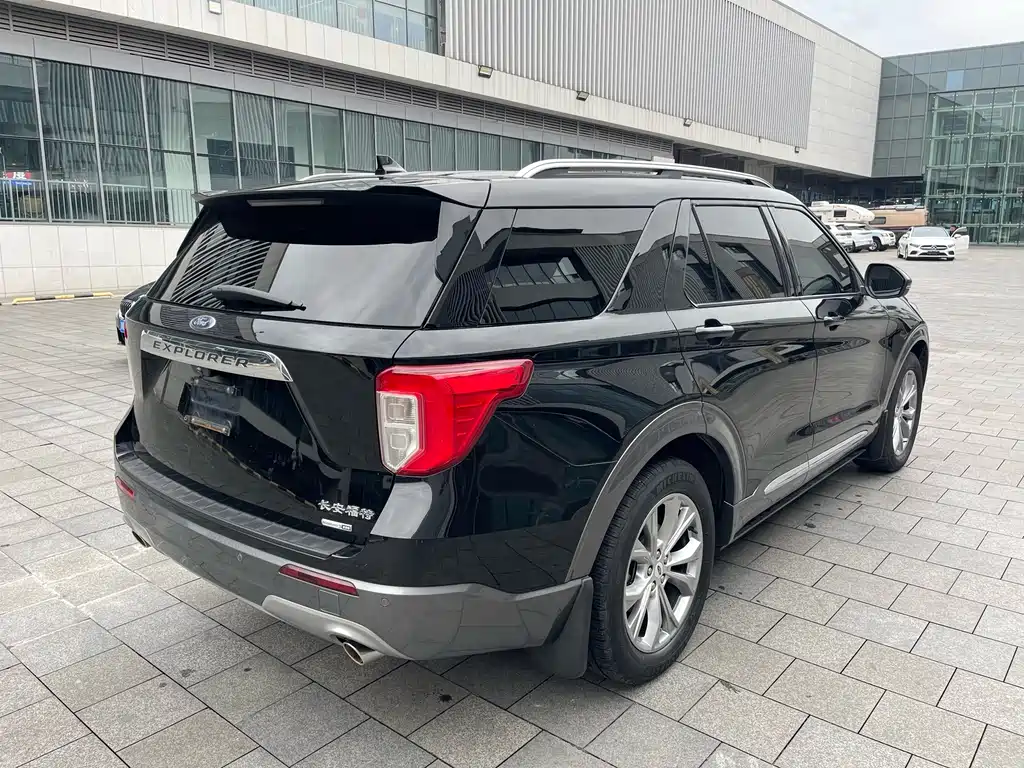 Ford Explorer — миниатюра 5