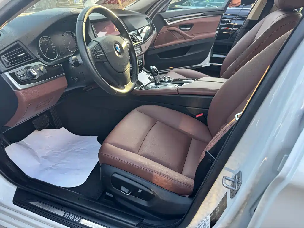 BMW 5 Series — миниатюра 3