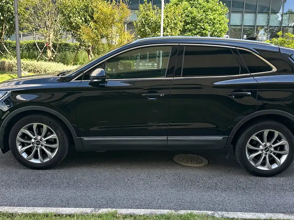 Lincoln MKC — миниатюра 7