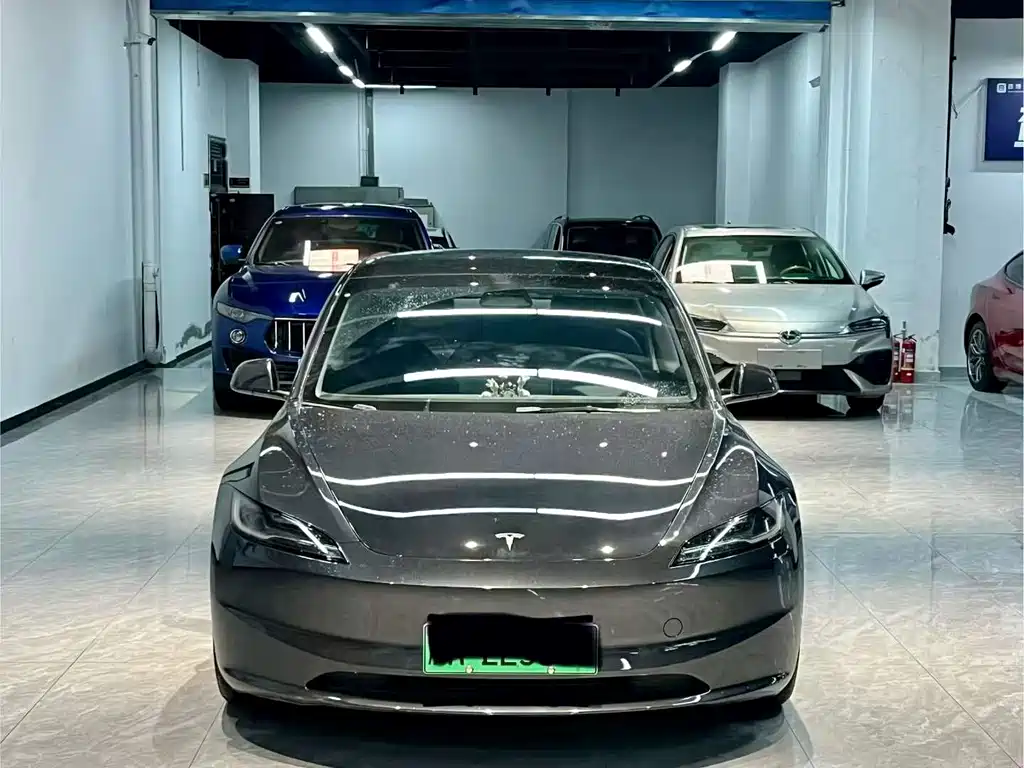 Tesla Model 3 — миниатюра 2