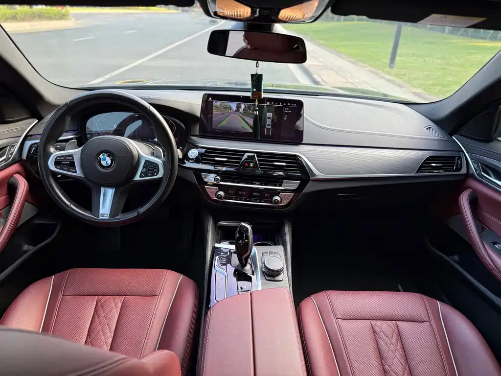 BMW 5 Series — миниатюра 8