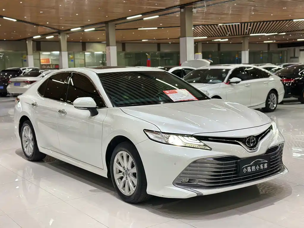 Toyota Camry — миниатюра 3