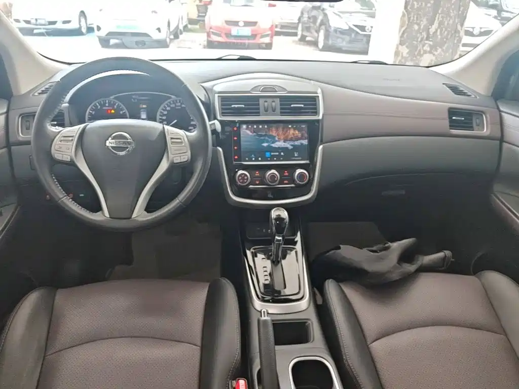 Nissan Tiida — миниатюра 10