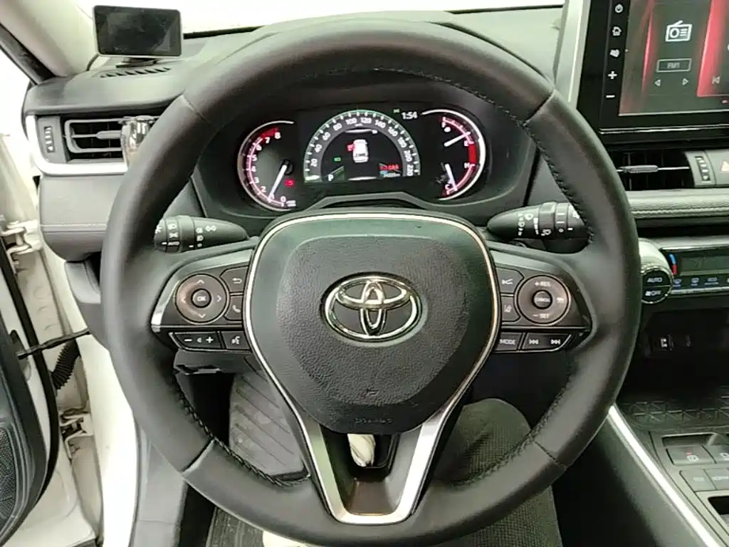 Toyota RAV4 — миниатюра 11