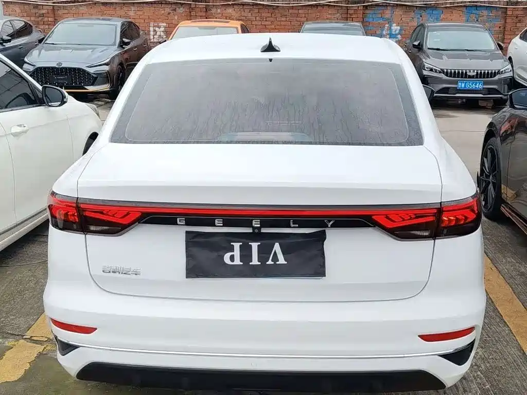 Geely Emgrand — миниатюра 11