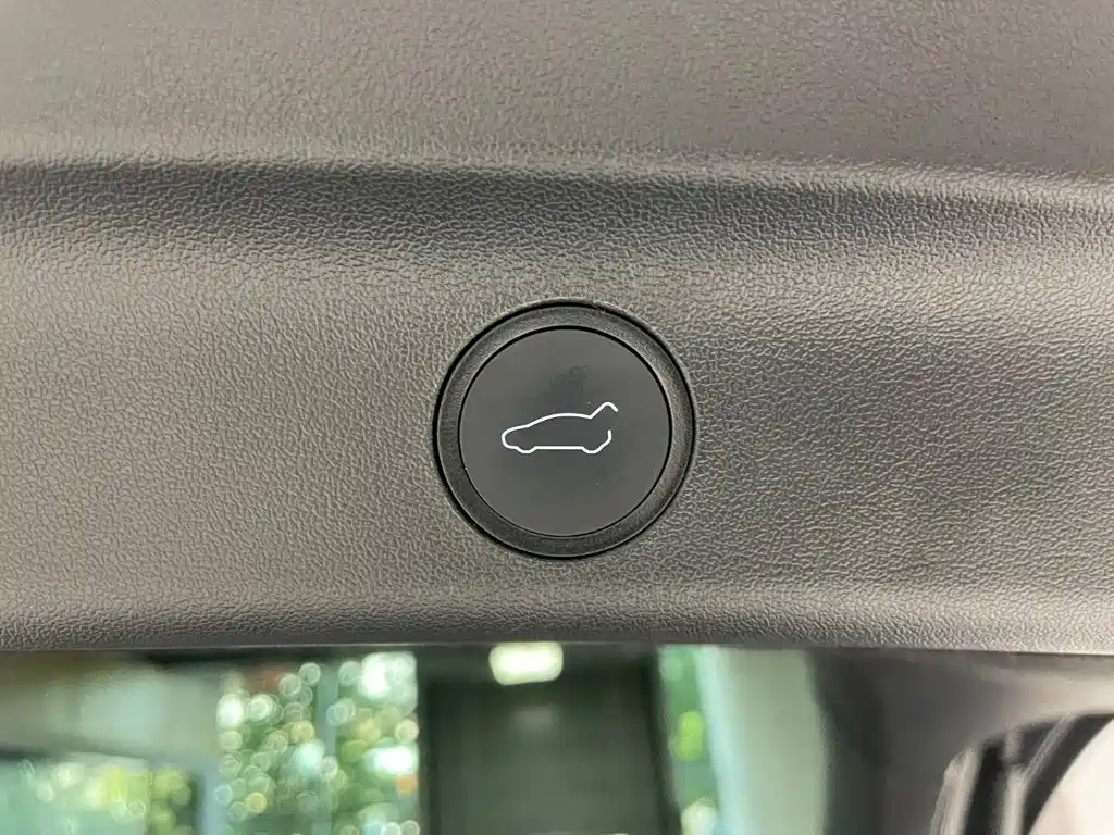 Tesla Model Y — миниатюра 27