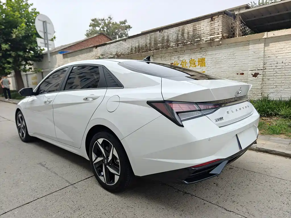 Hyundai Elantra — миниатюра 6