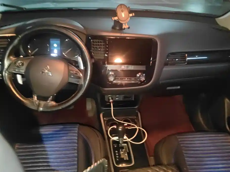 Mitsubishi Outlander — миниатюра 12