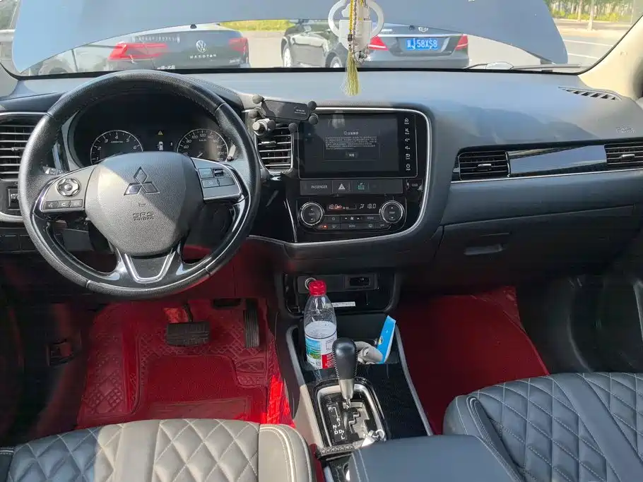 Mitsubishi Outlander — миниатюра 12