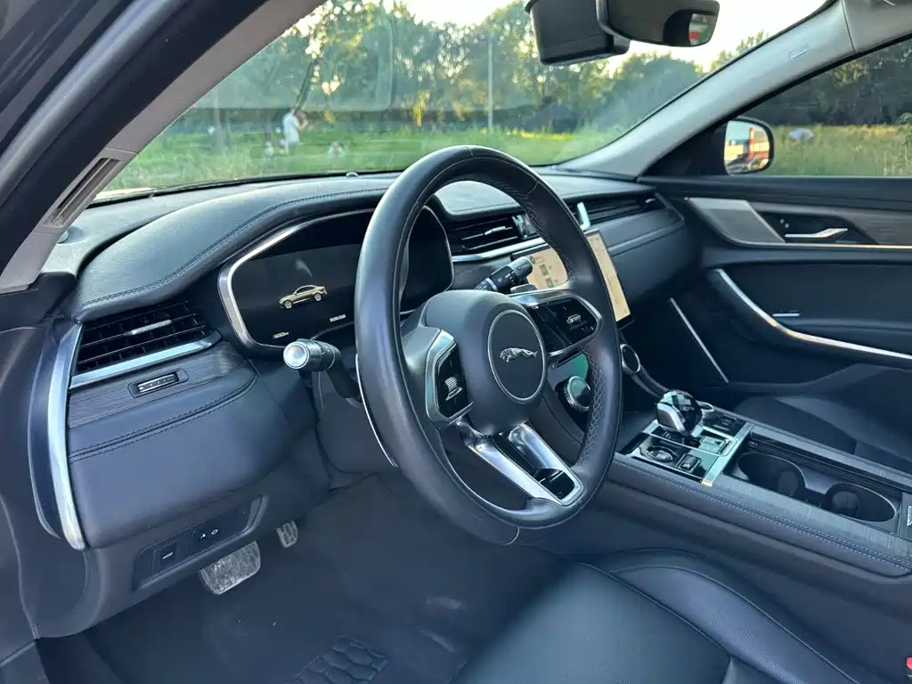 Jaguar XFL — миниатюра 14