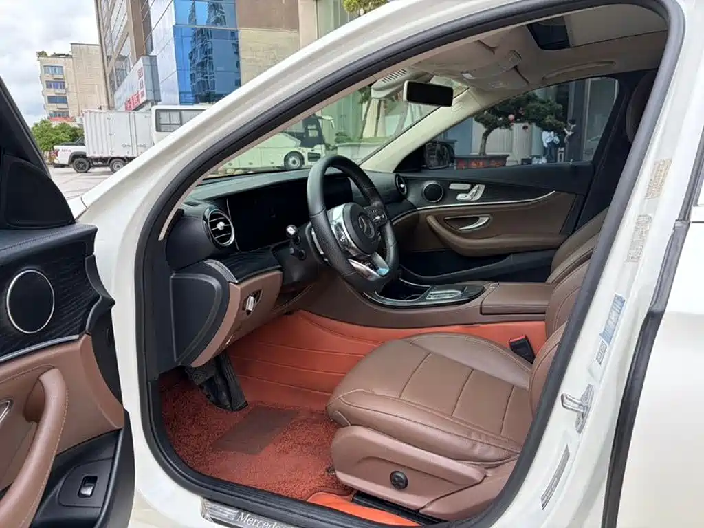 Mercedes-Benz E-Class — миниатюра 4