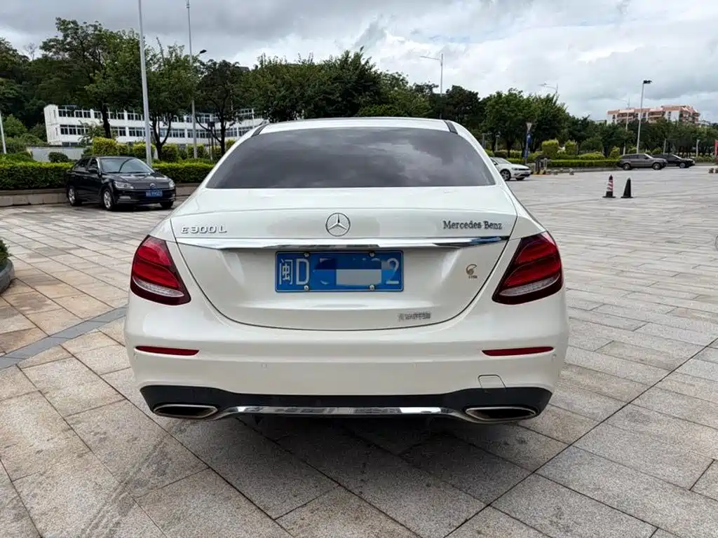 Mercedes-Benz E-Class — миниатюра 8