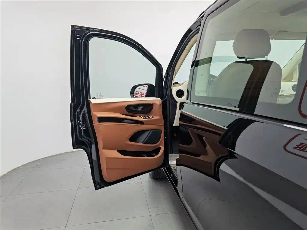 Mercedes-Benz Vito 2020 2.0T Elite 7 мест