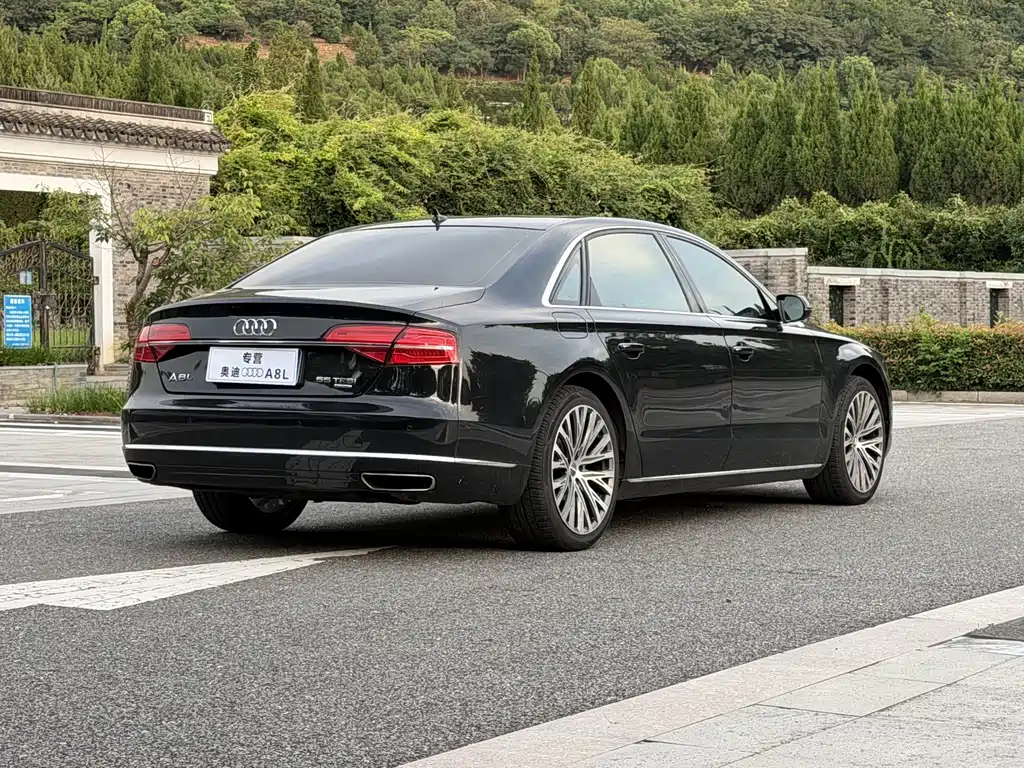 Audi A8 — миниатюра 4