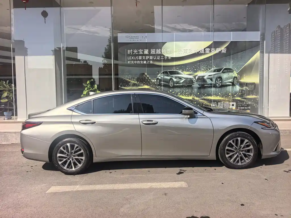 Lexus ES — миниатюра 2