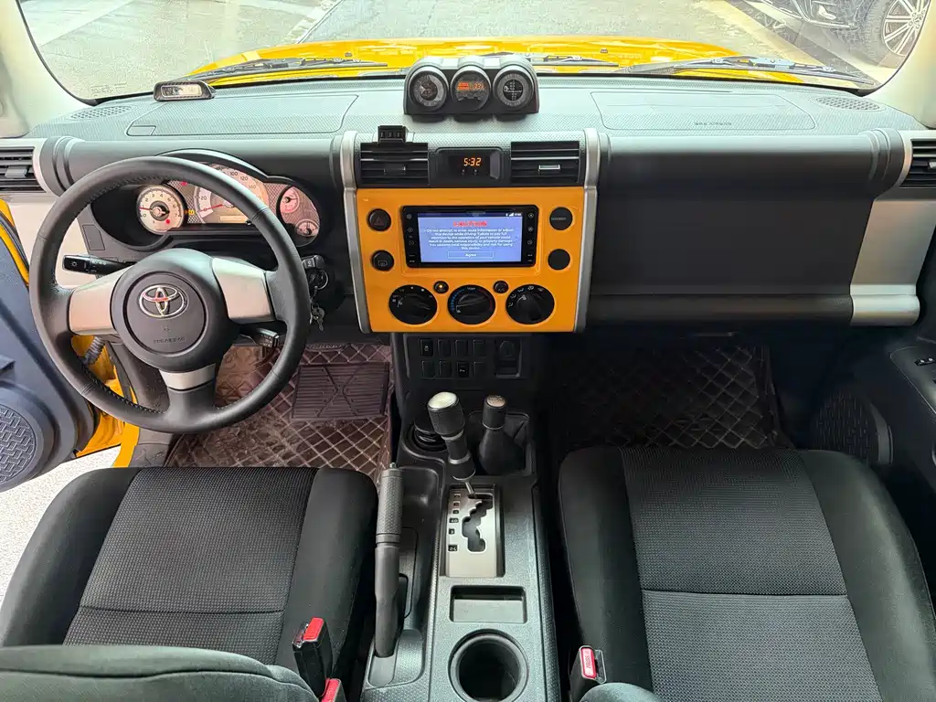 Toyota FJ Cruiser — миниатюра 10