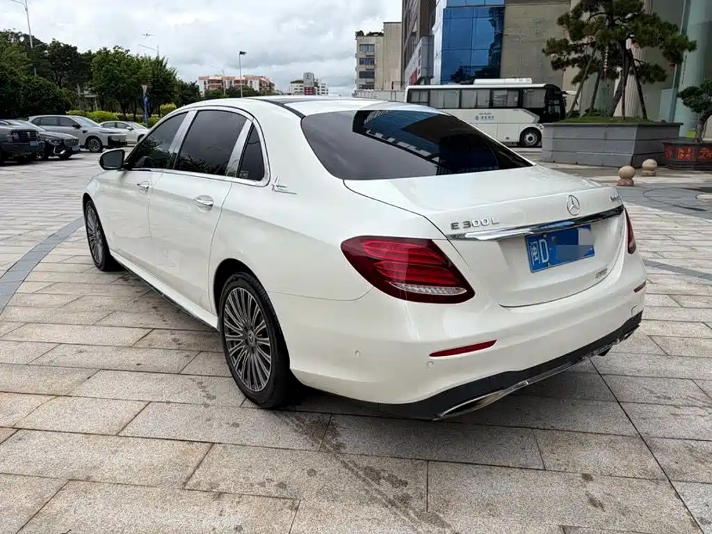 Mercedes-Benz E-Class — миниатюра 7