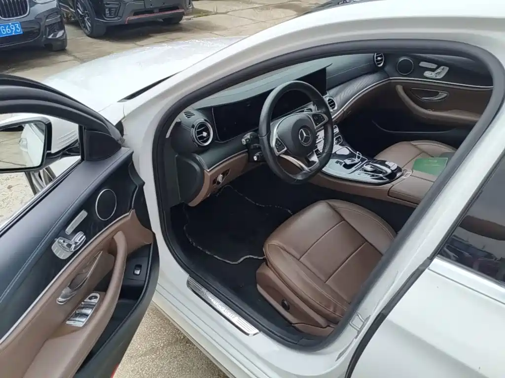 Mercedes-Benz E-Class — миниатюра 16