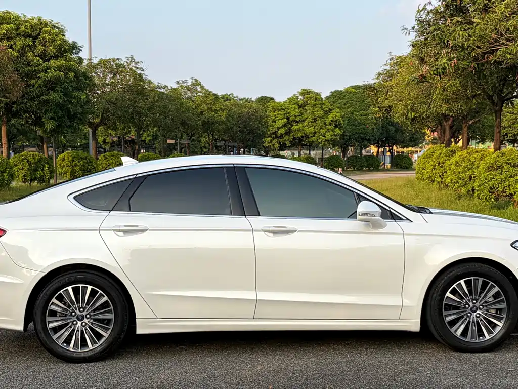 Ford Mondeo — миниатюра 6