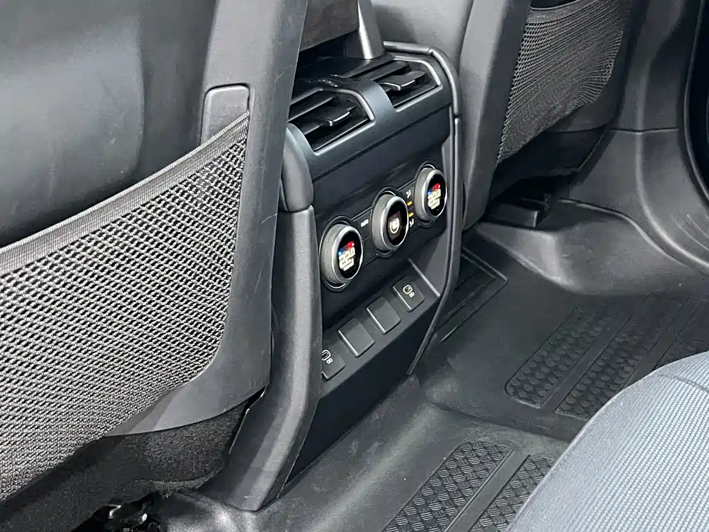 Land Rover Defender — миниатюра 20